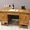 Wunderschöner antiker Historismus Schreibtisch aus Eiche in zeitloser Eleganz gebaut und mit feinen Schnitzereien verziert