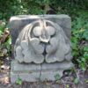 Antike Sandstein Skulptur mit gotischen Ornamenten Garten Konsole