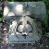 Antike Sandstein Skulptur mit gotischen Ornamenten Garten Konsole