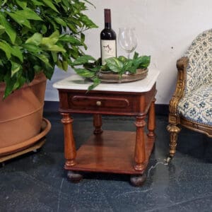 Antike Nachtschränke