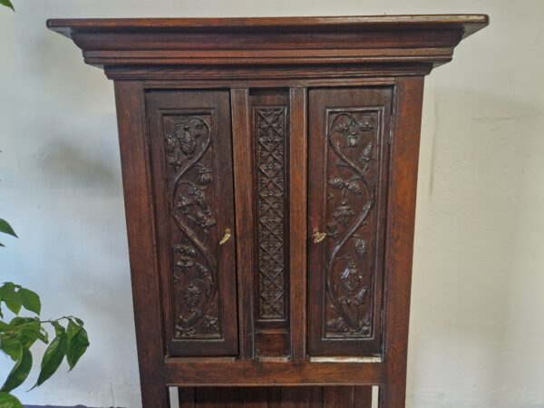 Gothischer Stollenschrank Barschrank verkauft von Antik & Stil