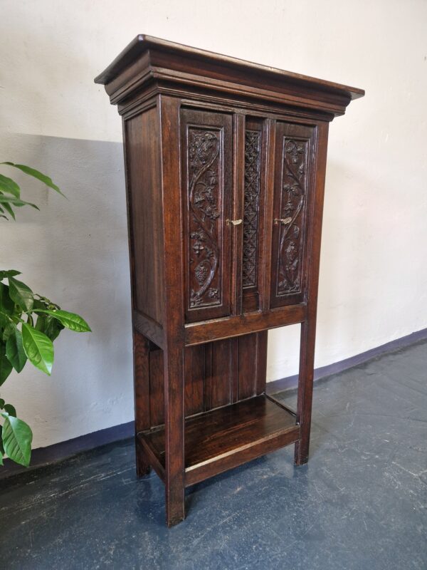Gothischer Stollenschrank Barschrank verkauft von Antik & Stil
