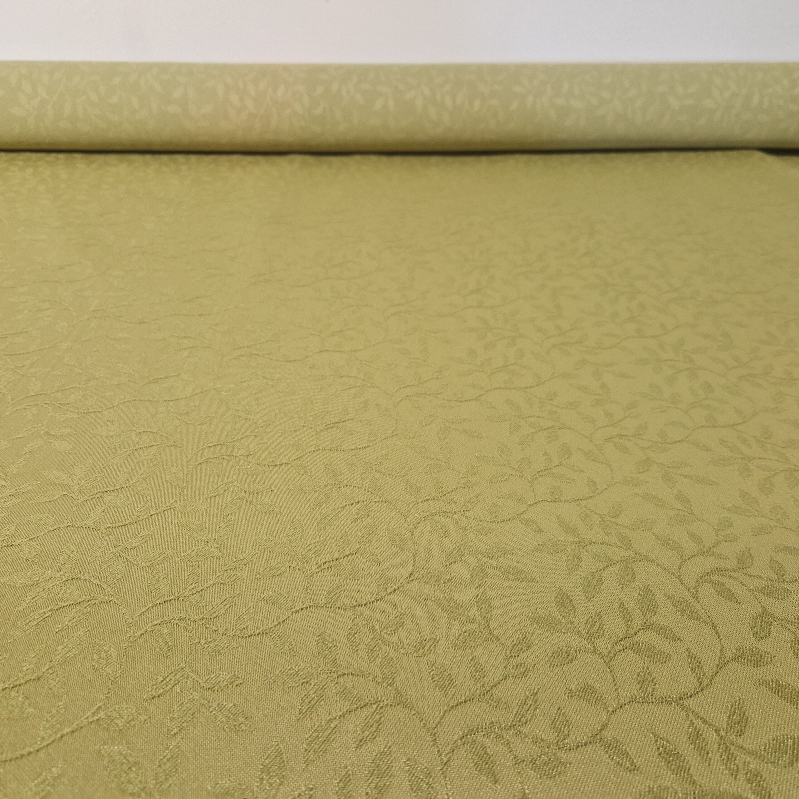 Jacquard Dekostoff mit Blattmuster in Hellgrün für Vorhänge und Polster