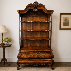Antikes Regal frontal – Barockstil um 1900