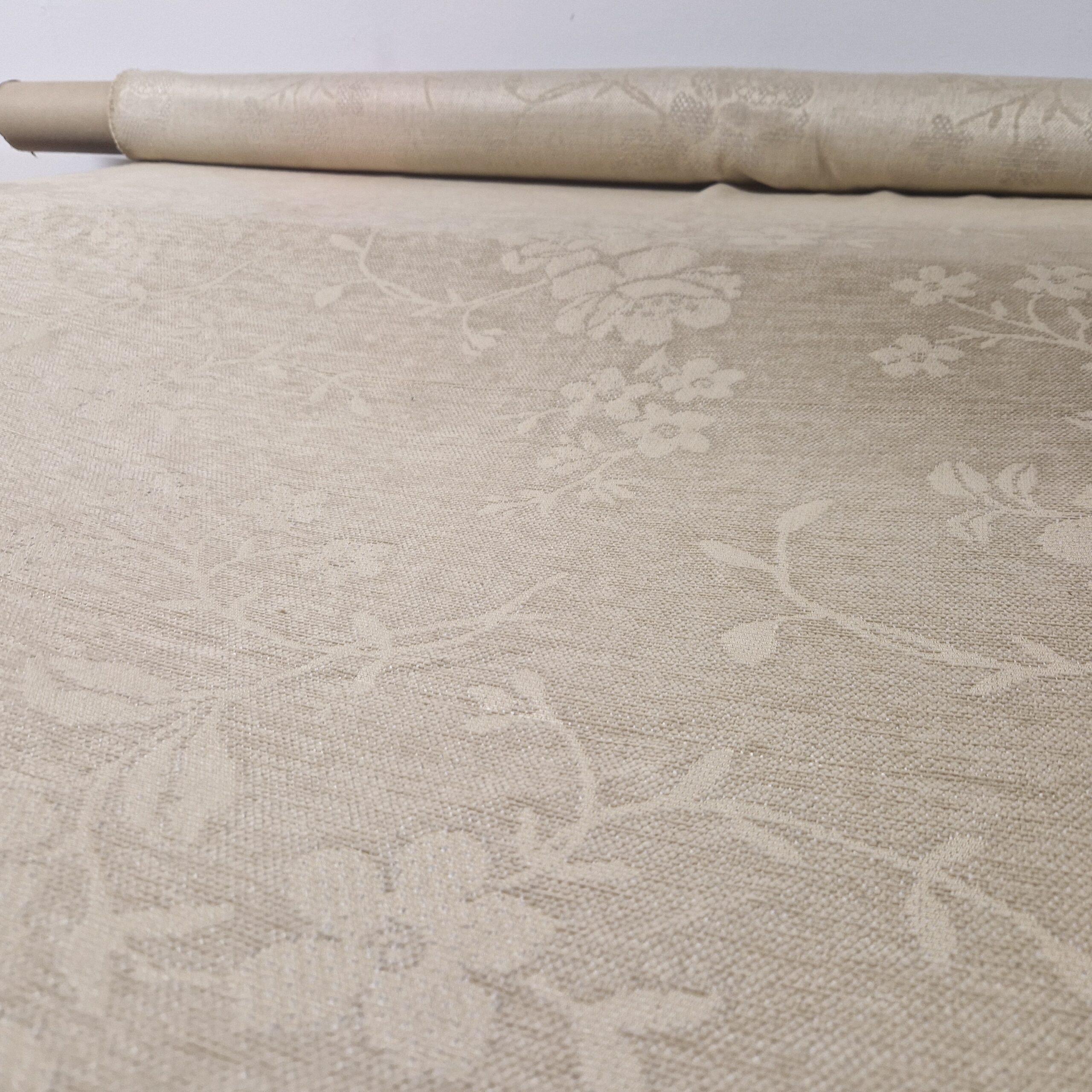 Möbelstoff Chenille Blumen -Detailaufnahme der Chenille Struktur auf Dekostoff in Leinenoptik