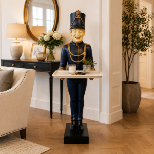 Vintage Butler Figur als Schlüsselablage im stilvollen Wohnraum