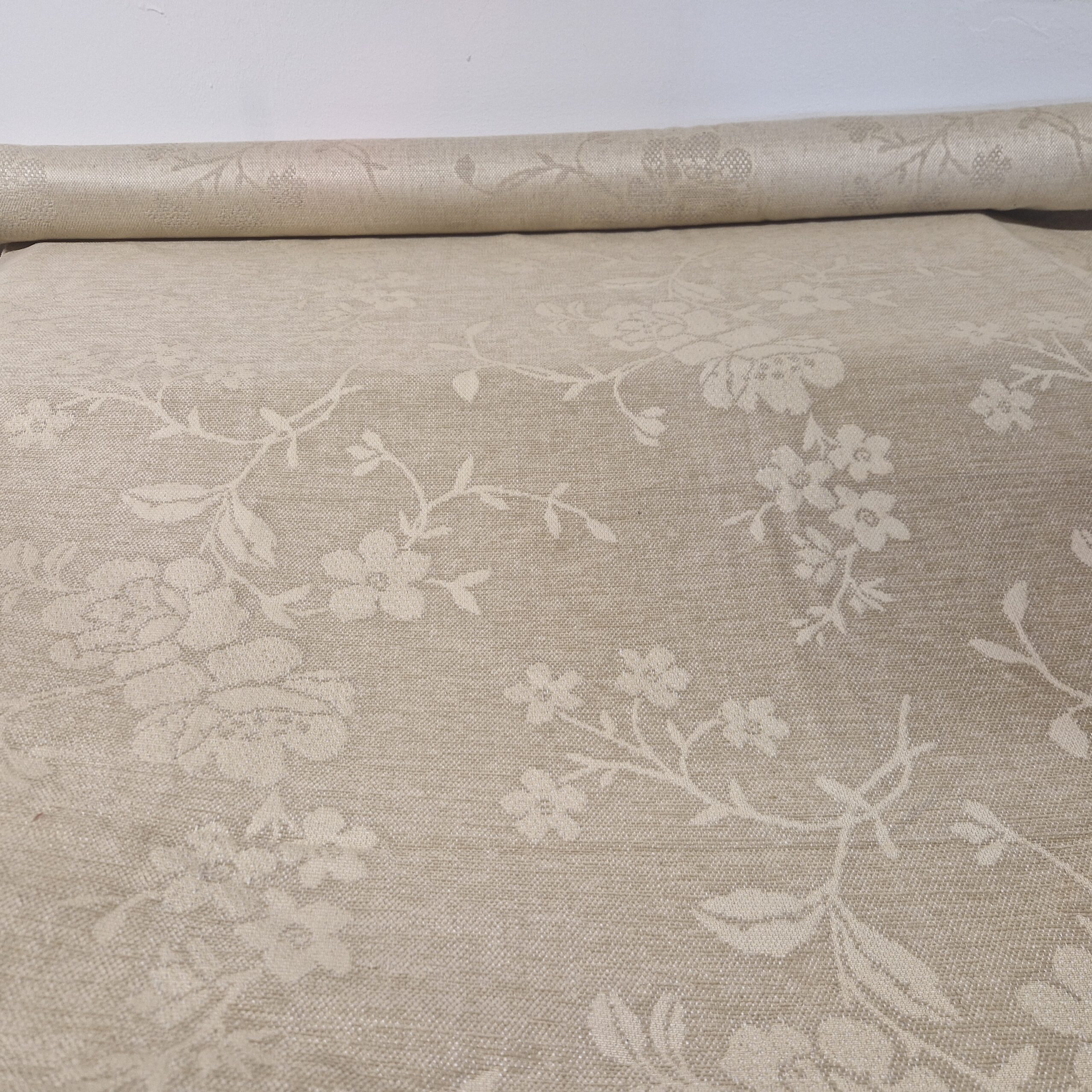 Vorhangstoff Creme Beige mit floralem Chenille Muster und Leinenoptik