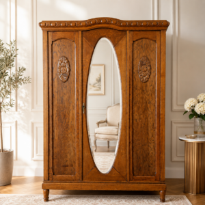Antiker Jugendstil Kleiderschrank aus Eiche Frankreich um 1900 Vorderansicht