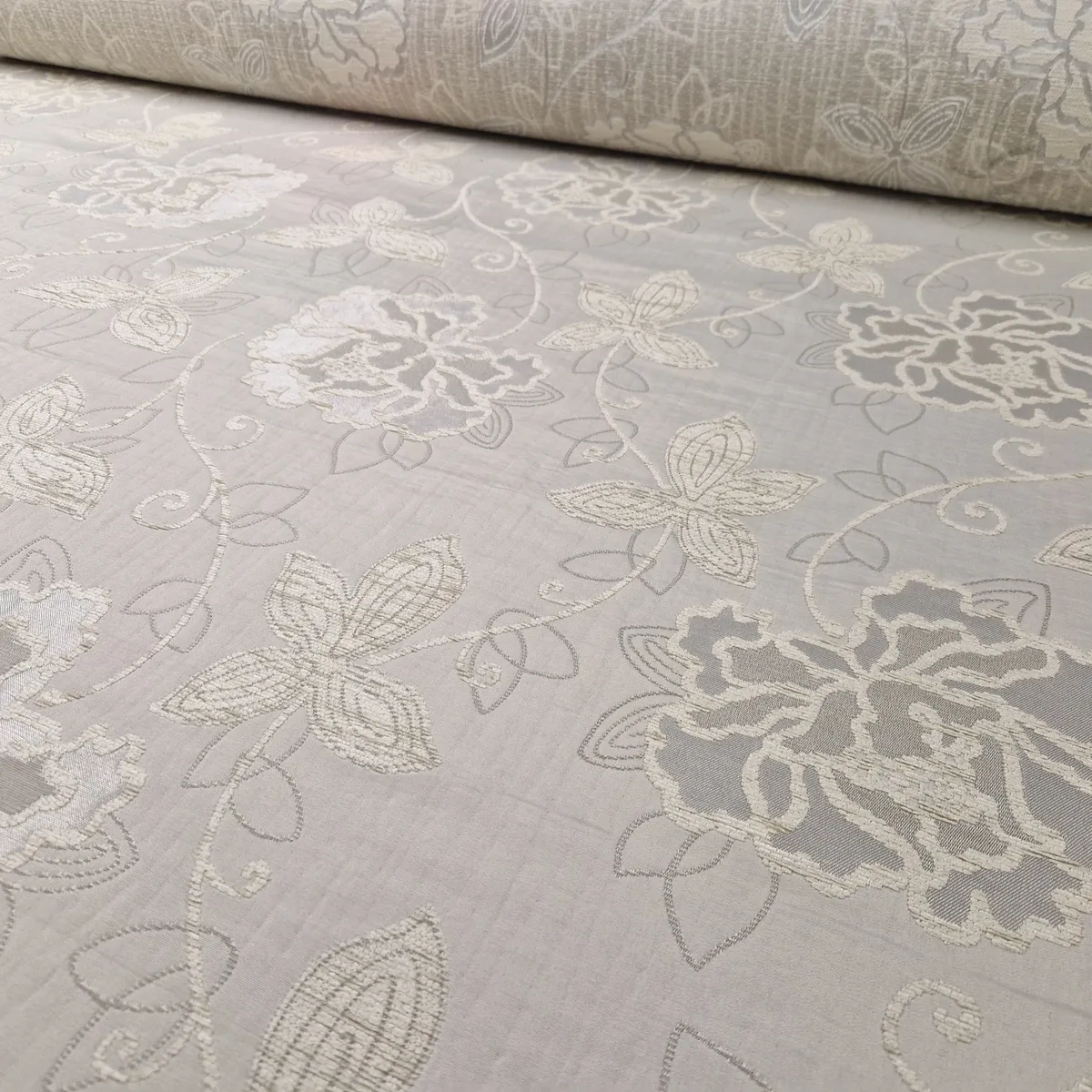 Chenille Polsterstoff mit floralem Muster und strukturierter Oberfläche