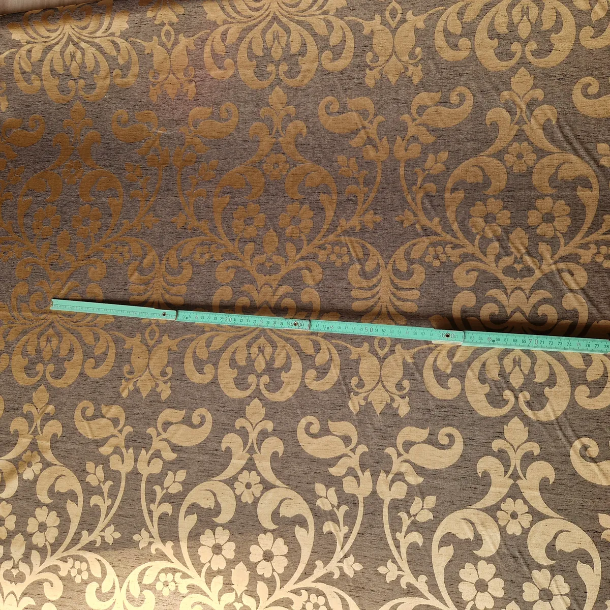 Hochwertiger englischer Manufakturstoff Polsterstoff Jacquard Gold Braun 137 cm breit mit Damastmuster