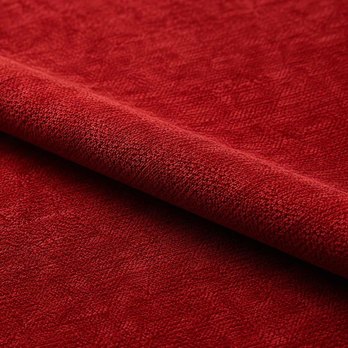 Karmesinroter Möbelstoff aus englischem Manufaktur Chenille mit einer Falte