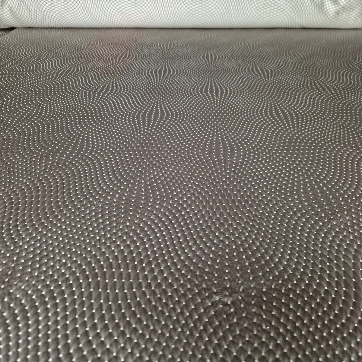 Hochwertiger englischer Manufakturstoff Grau-Silber mit elegantem Wellenmuster