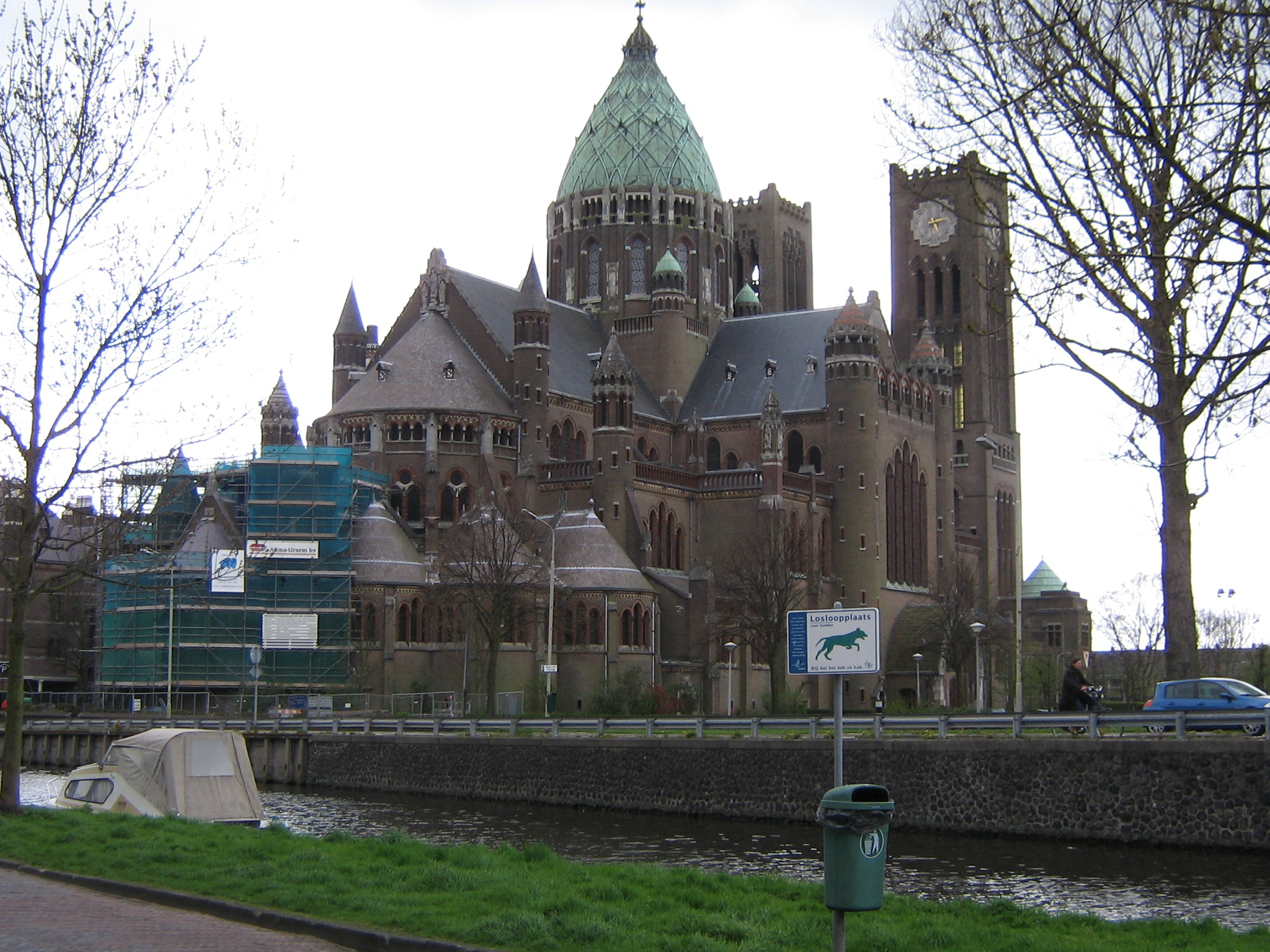 St.-Bavo-Kathedrale in Haarlem mit Kuppel und Türmen