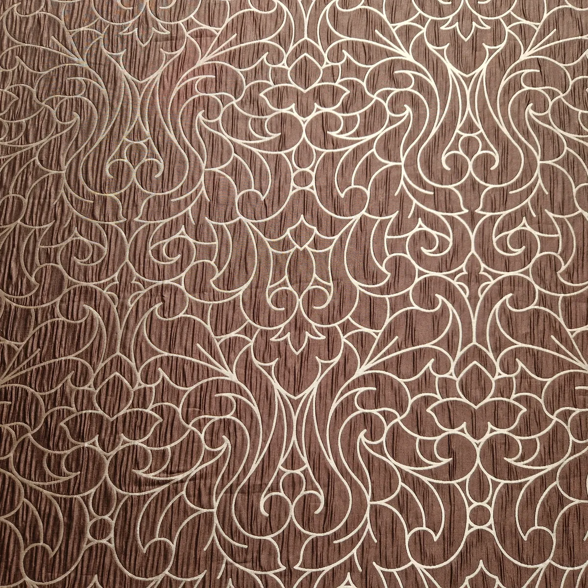 Englischer Manufakturstoff Braun mit großem silberfarbenem Ornamentdessin