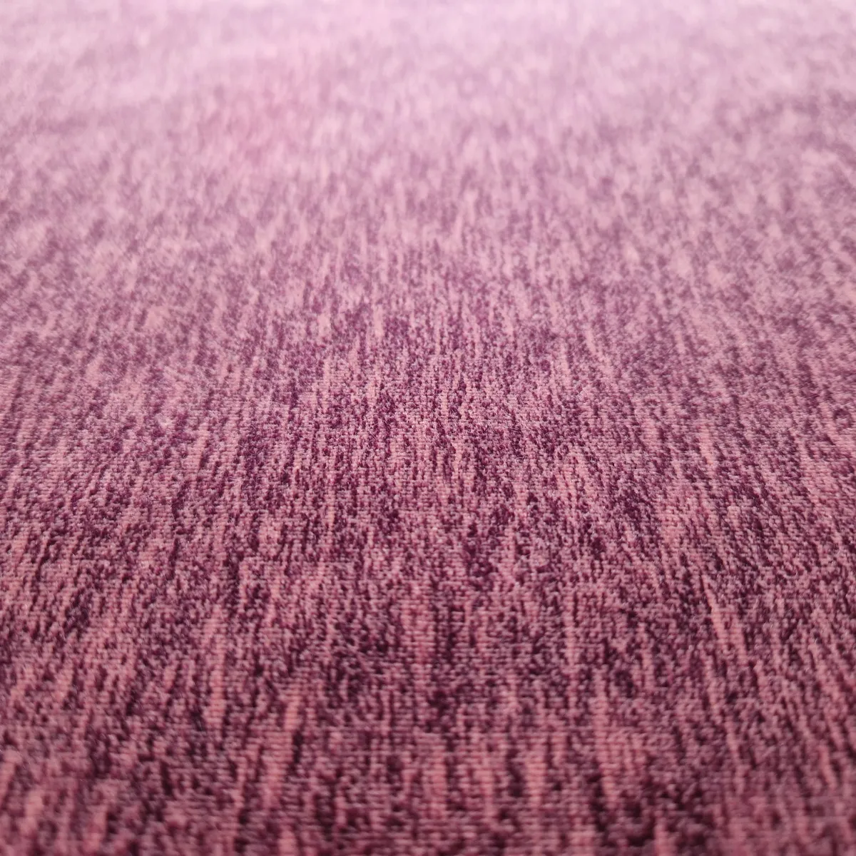 Hochwertiger englischer Manufakturstoff Velours in hellem Violett – feine Stoffstruktur