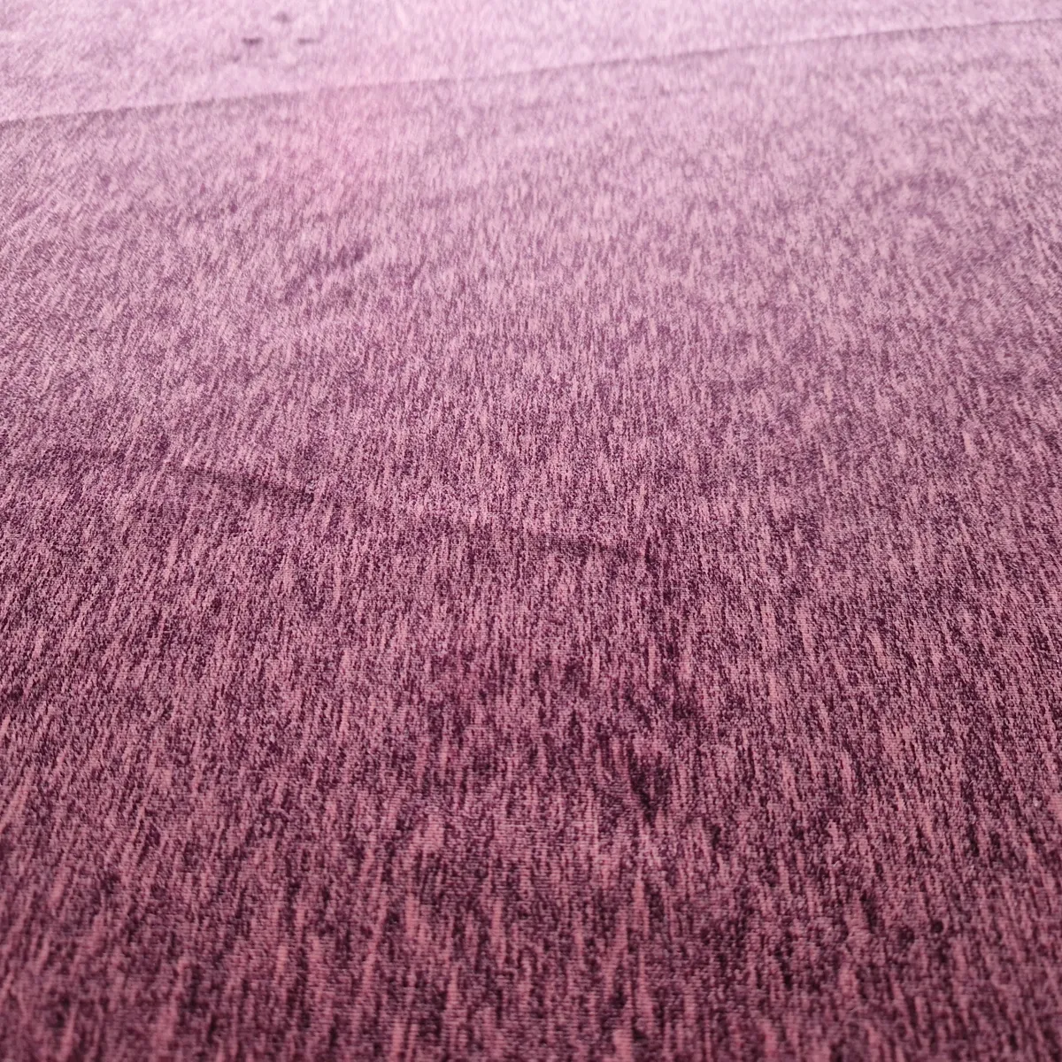 Hochwertiger Velours Polsterstoff in hellem Violett – englischer Manufakturstoff
