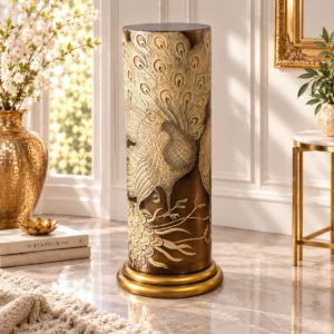 Vintage Dekosäule mit Pfauenrelief in Goldoptik