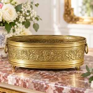 Antike Jugendstil Jardinière aus Messing mit Rosenrelief