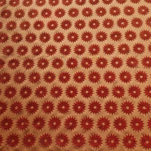 Hochwertiger englischer Manufaktur Velours-Polsterstoff in Beige und Rostrot mit Sternenmuster