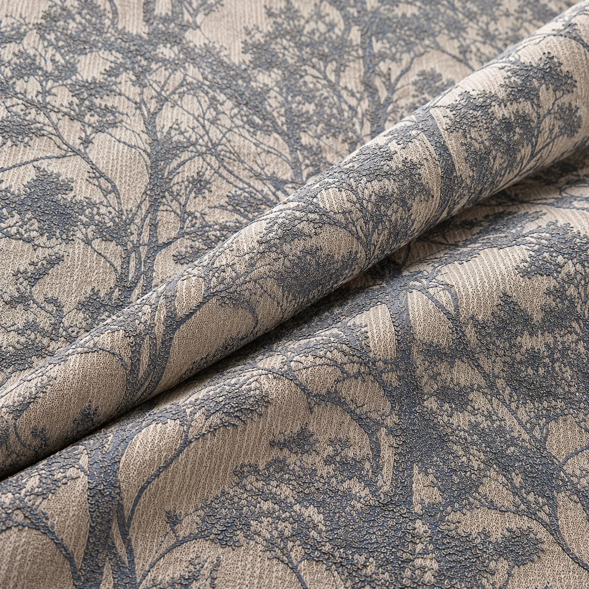 Englischer Manufakturstoff mit Bäumemuster und eleganter Faltung