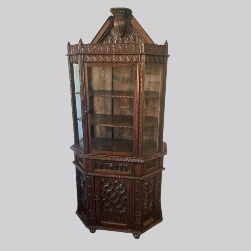 antike gotische Vitrine